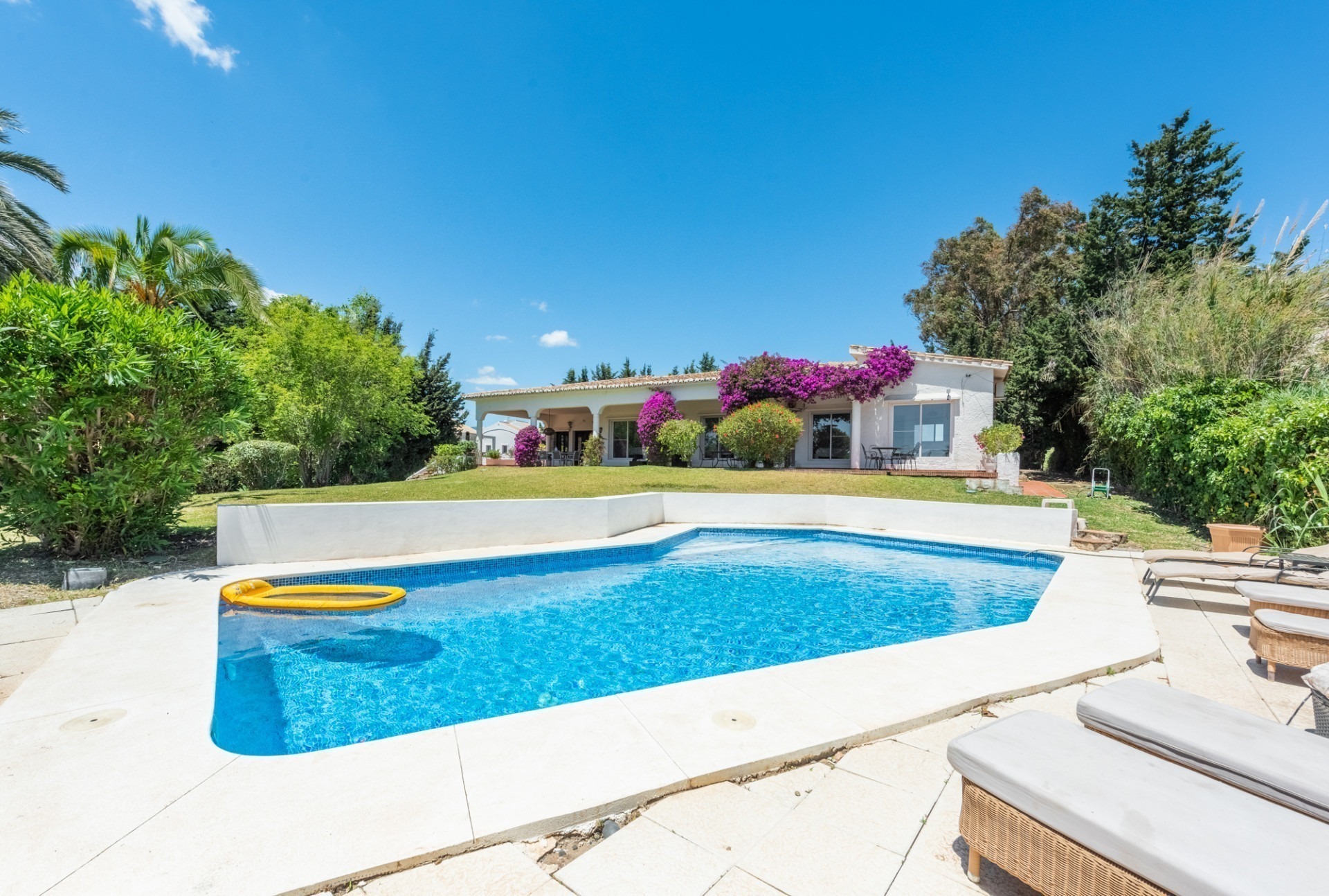 6-bedroom Villa in Atalaya