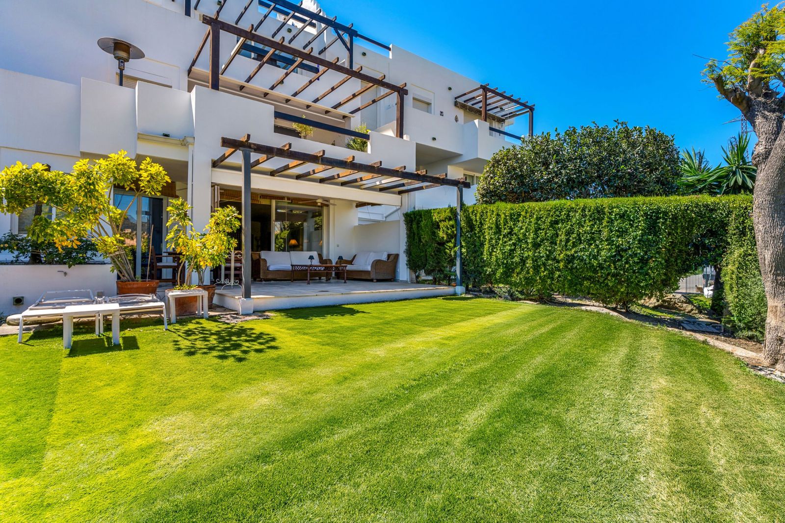3-bedroom Ground Floor Apartment in Estepona