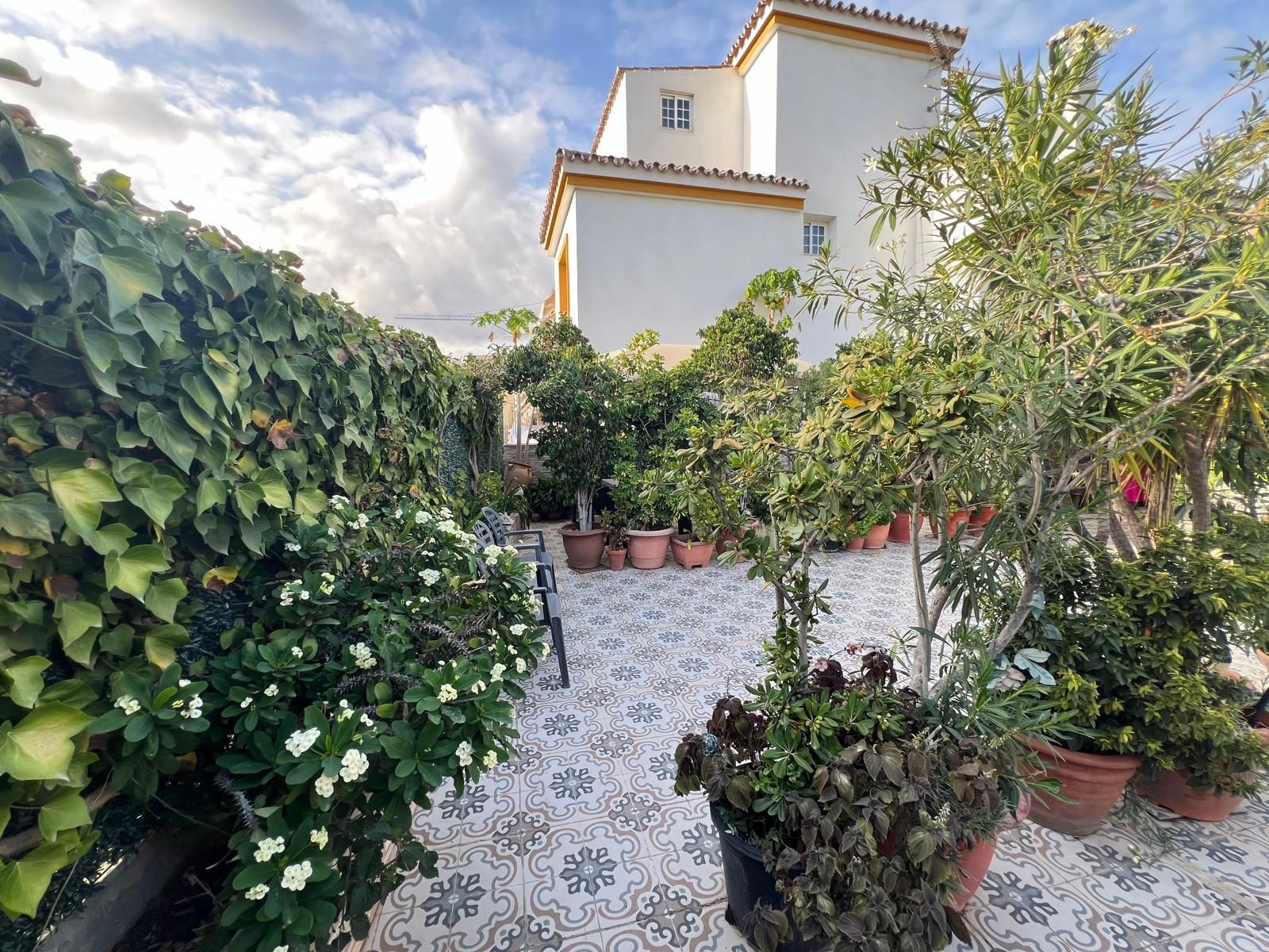 7-bedroom Semi-Detached House in Estepona Town