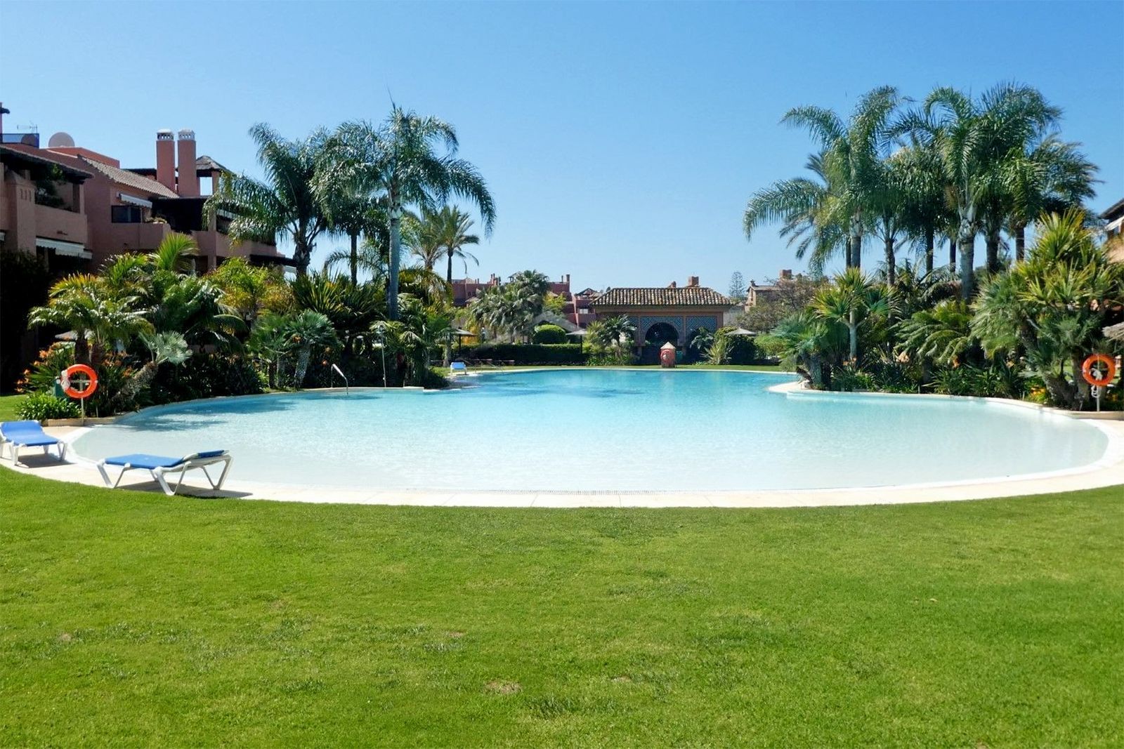 2-bedroom Penthouse Duplex in Guadalmina Baja
