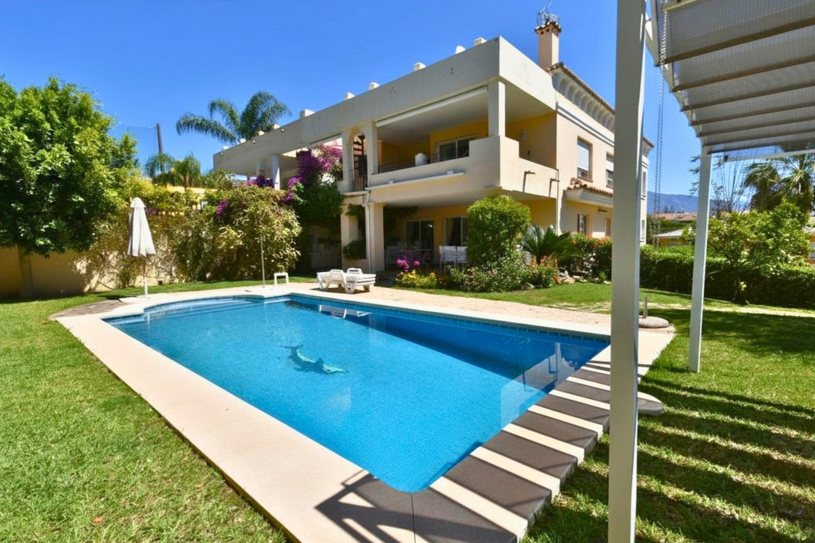6-bedroom Semi-Detached House in Guadalmina Alta