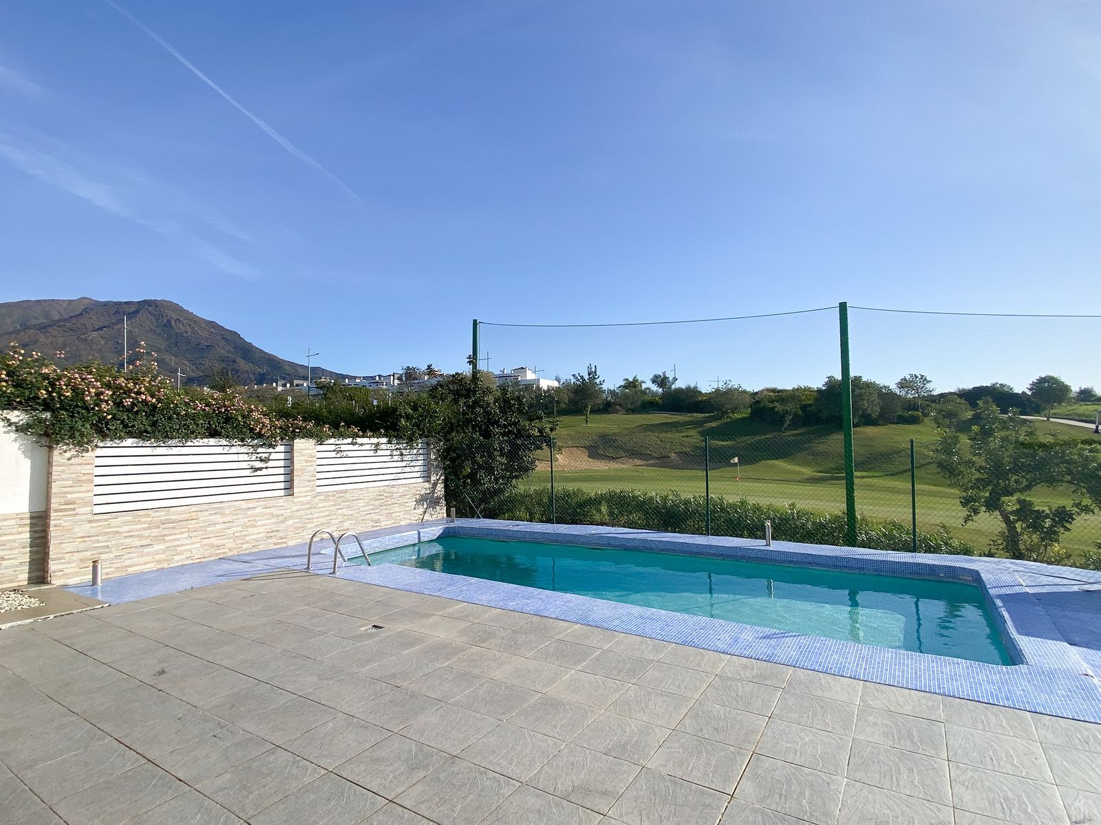 5-bedroom Semi-Detached House in Estepona