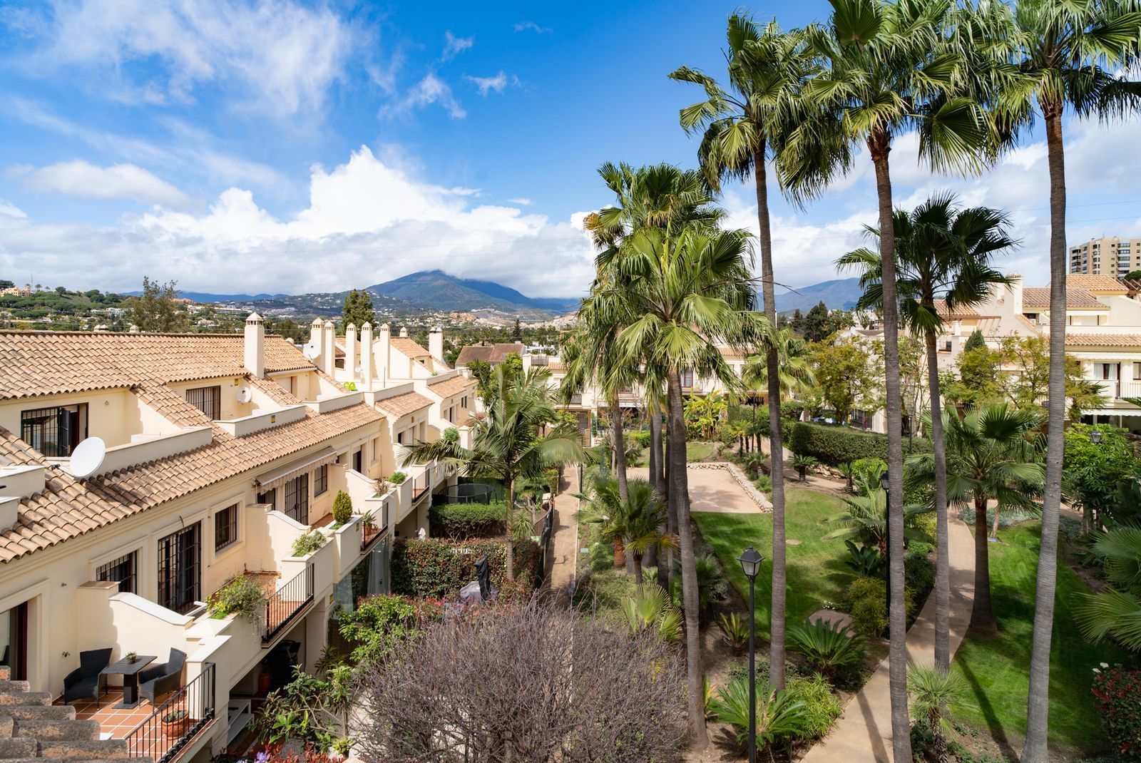 4-bedroom Semi-Detached House in Nueva Andalucia