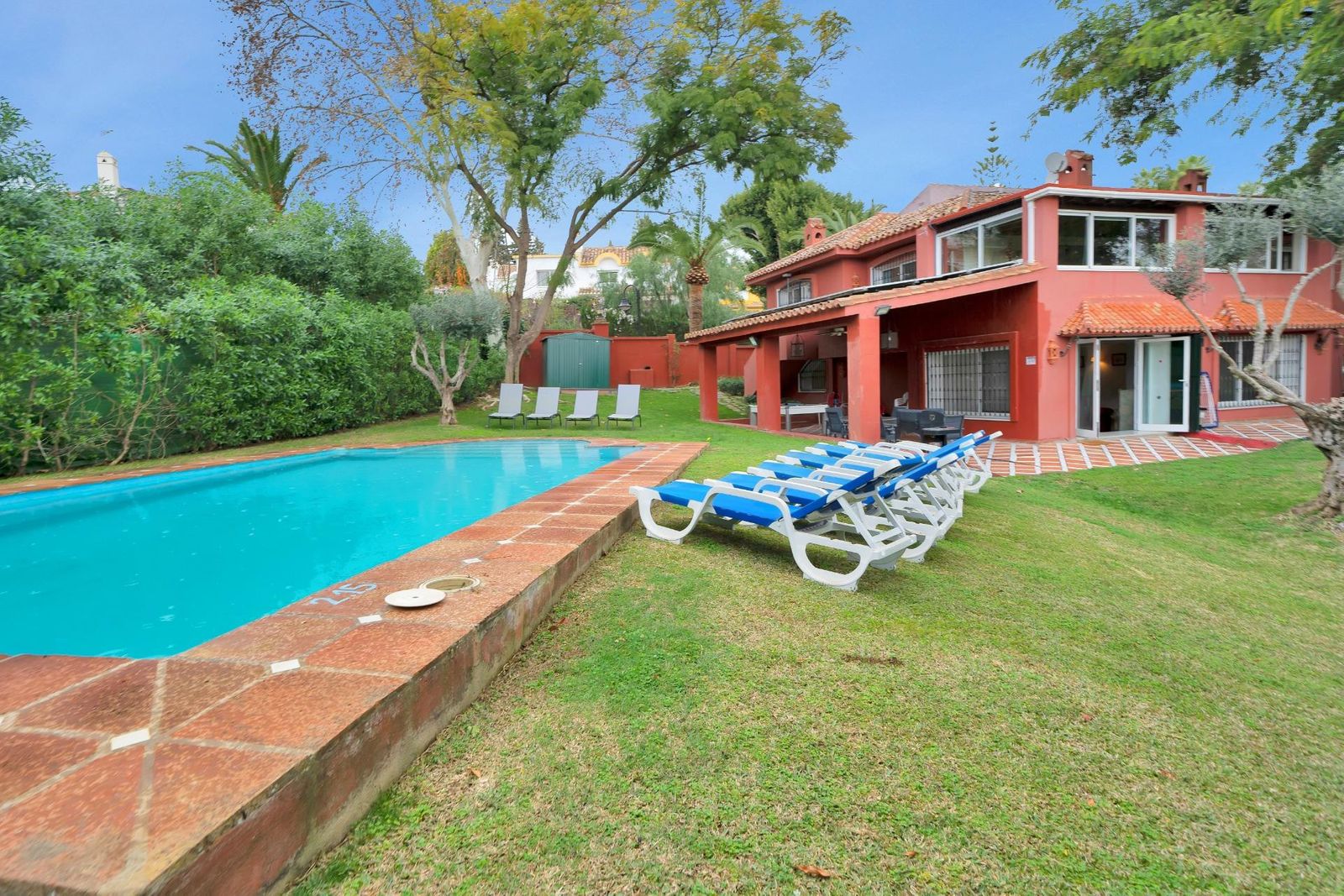 5-bedroom Villa in Elviria