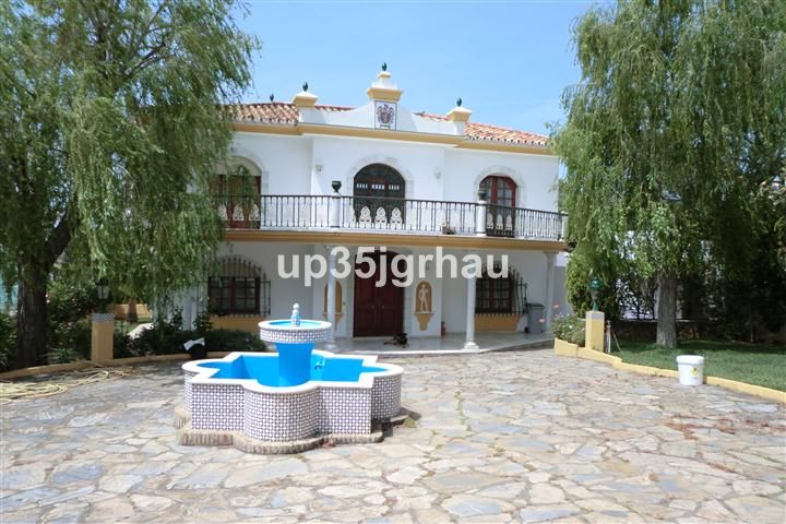 5-bedroom Villa in Estepona