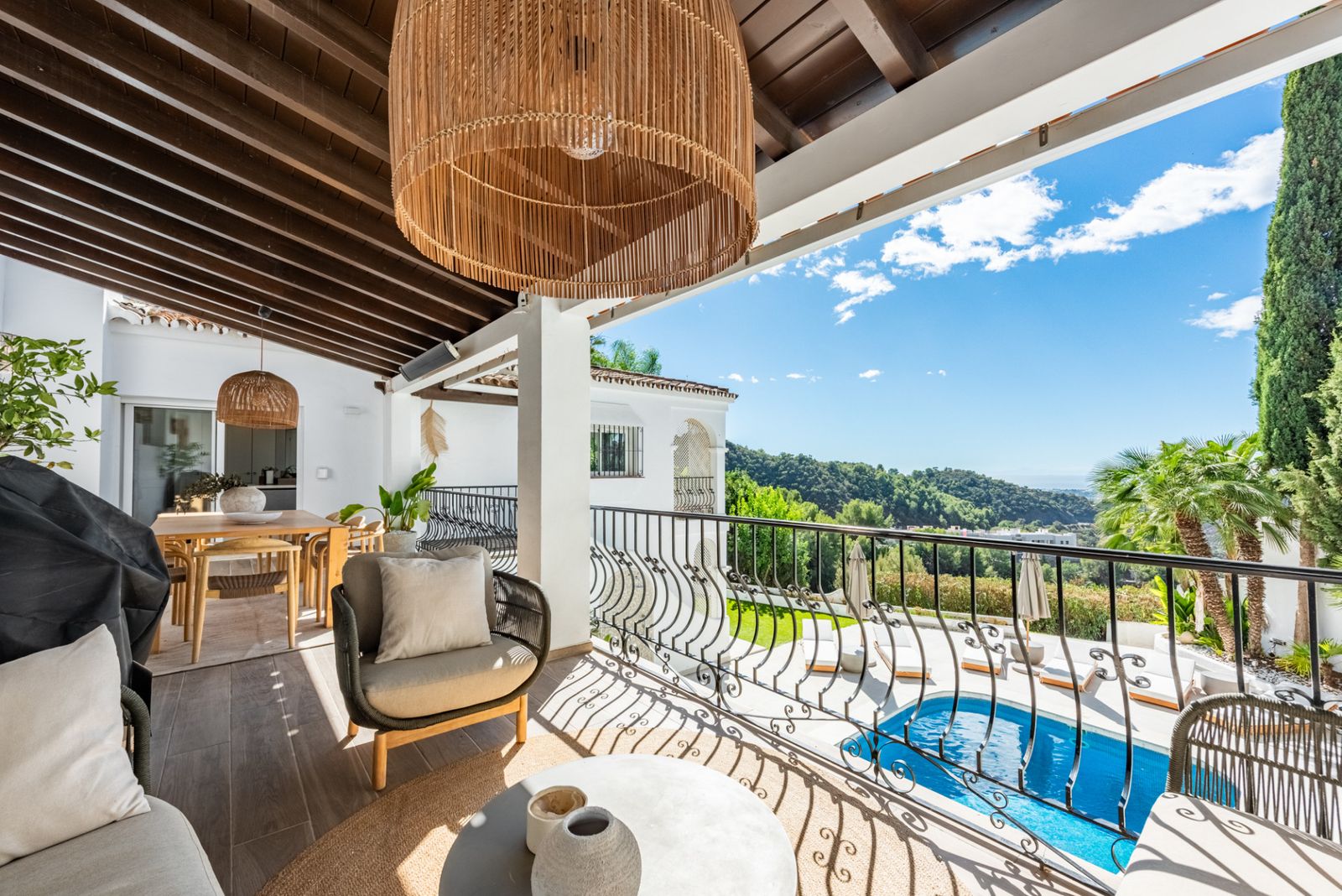 4-bedroom Semi-Detached House in Istán