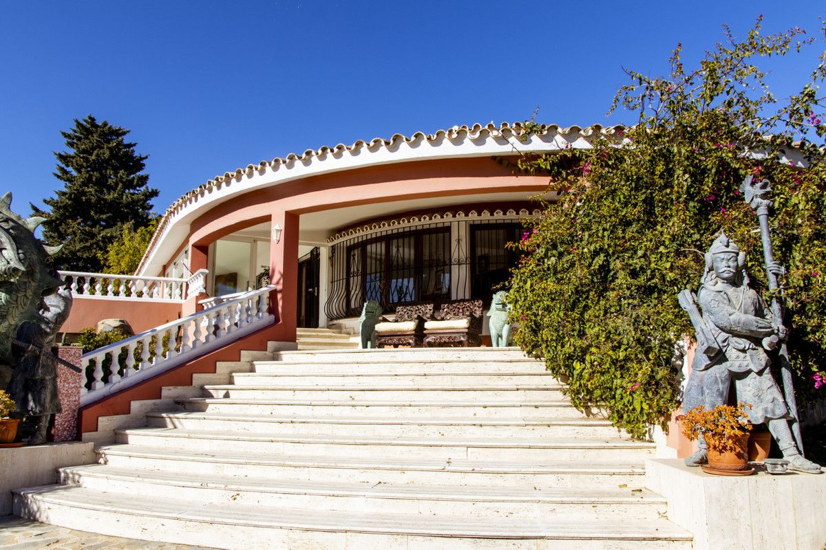 6-bedroom Villa in Estepona