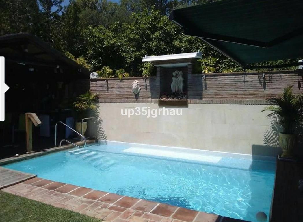 3-bedroom Ground Floor Apartment in Estepona