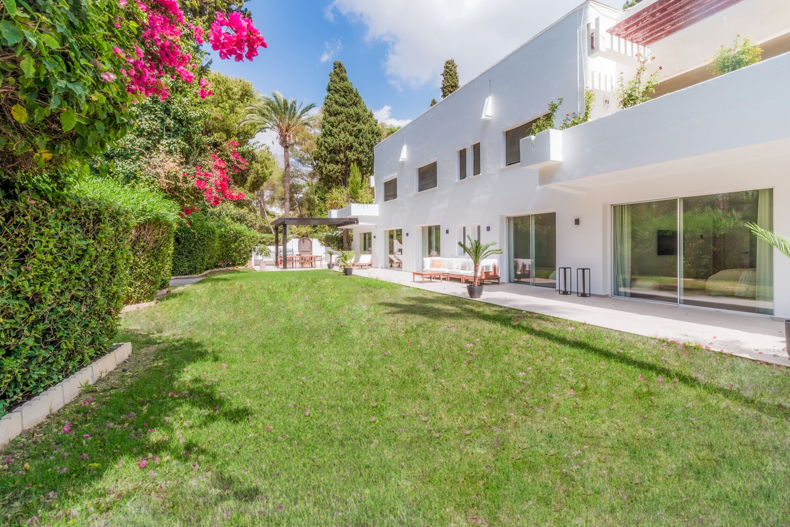 4-bedroom Ground Floor Apartment in The Golden Mile