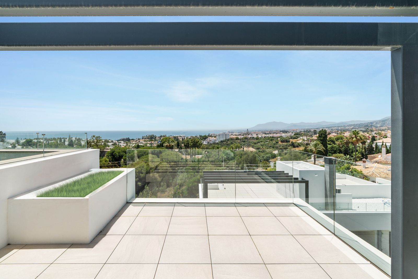 5-bedroom Semi-Detached House in Río Real