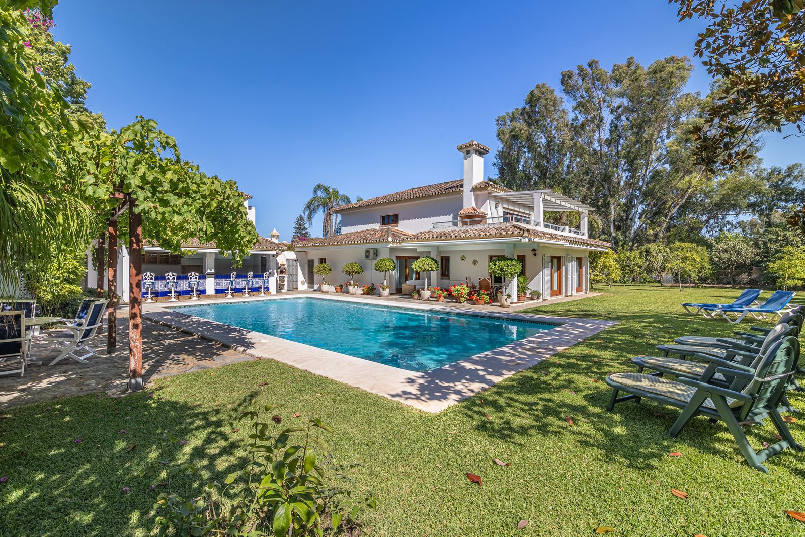 5-bedroom Villa in New Golden Mile