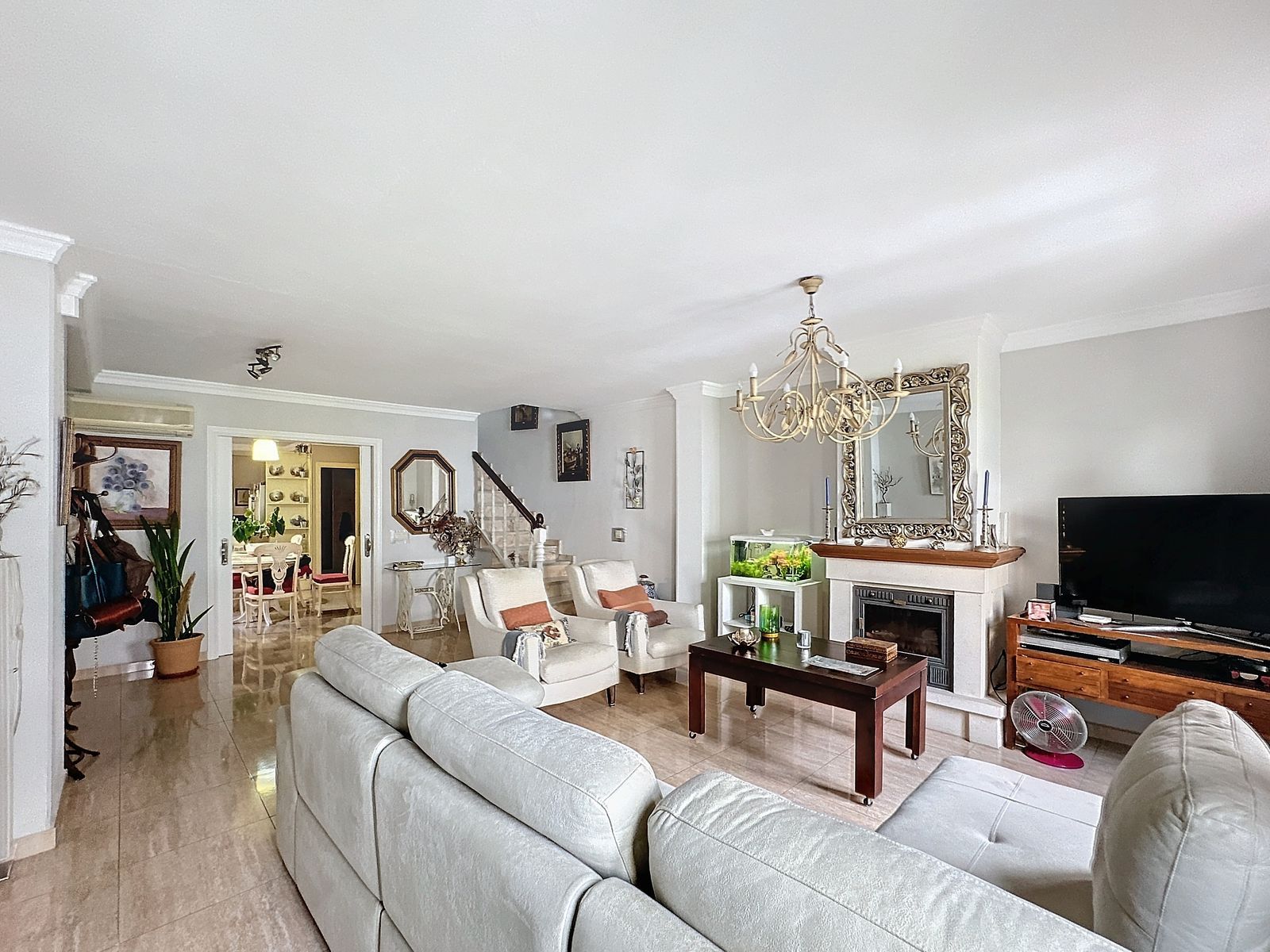 5-bedroom Semi-Detached House in Estepona