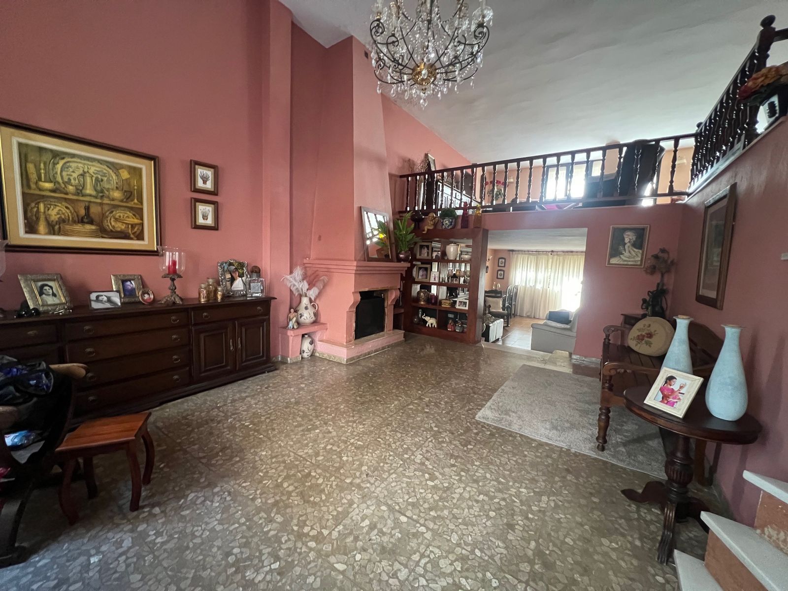 6-bedroom Semi-Detached House in Estepona