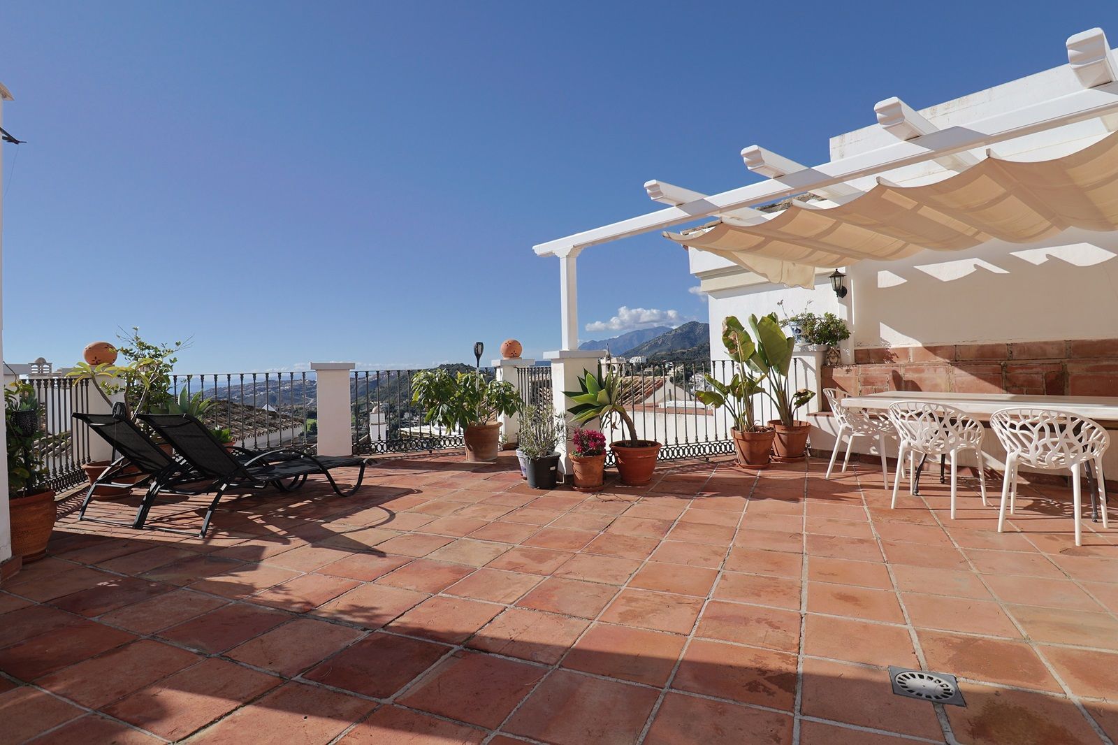 3-bedroom townhouse in La Heredia, Marbella – image 9