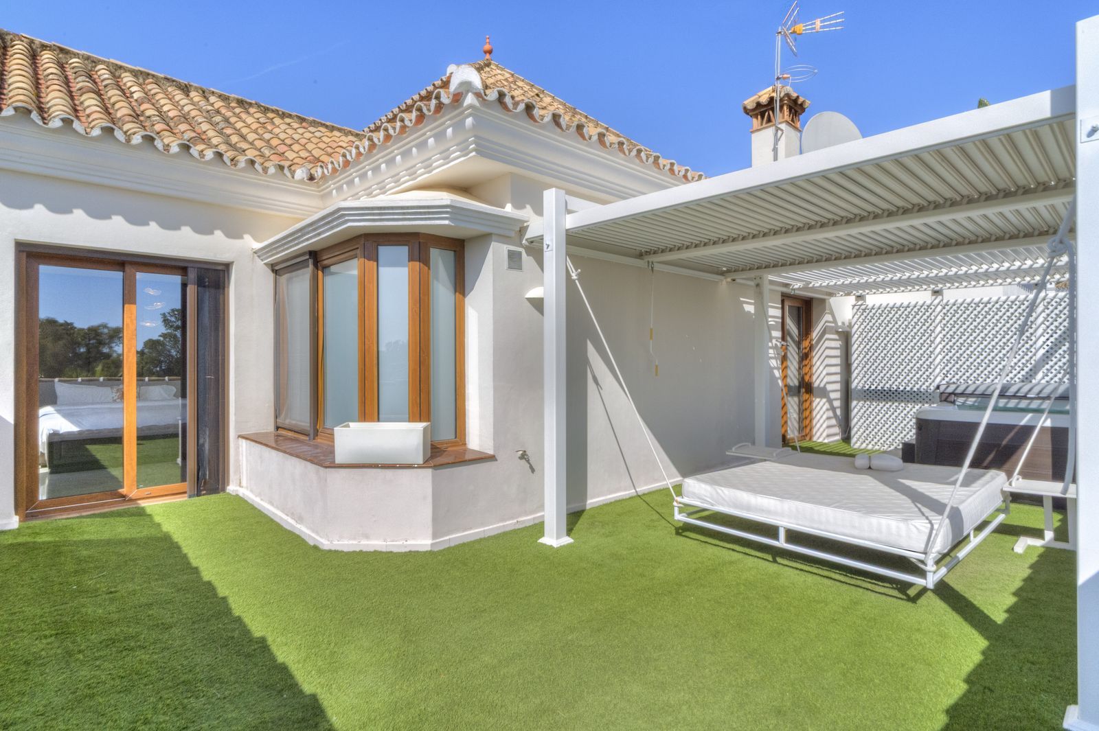 5-bedroom villa in Atalaya, Marbella – image 11
