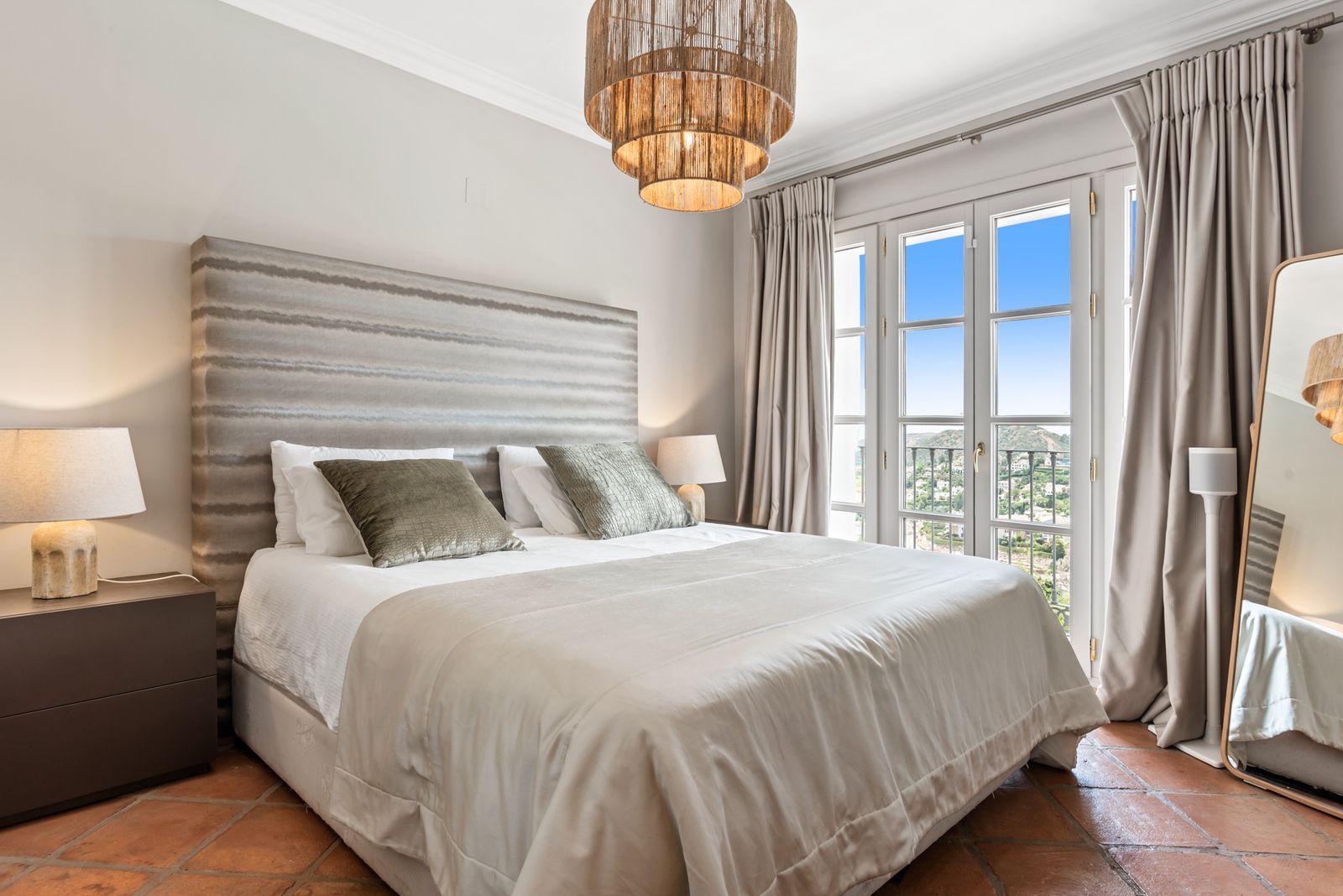 5-bedroom townhouse in La Heredia, Marbella – image 12