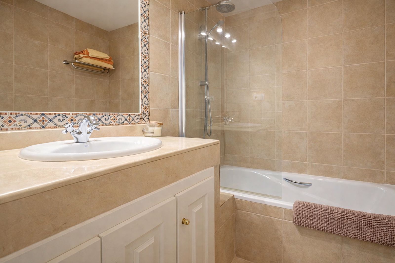 3-bedroom townhouse in La Heredia, Marbella – image 13