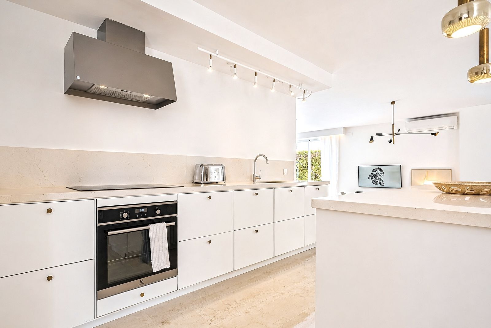 4-bedroom semi-detached villa in San Pedro de Alcántara, Marbella – image 13