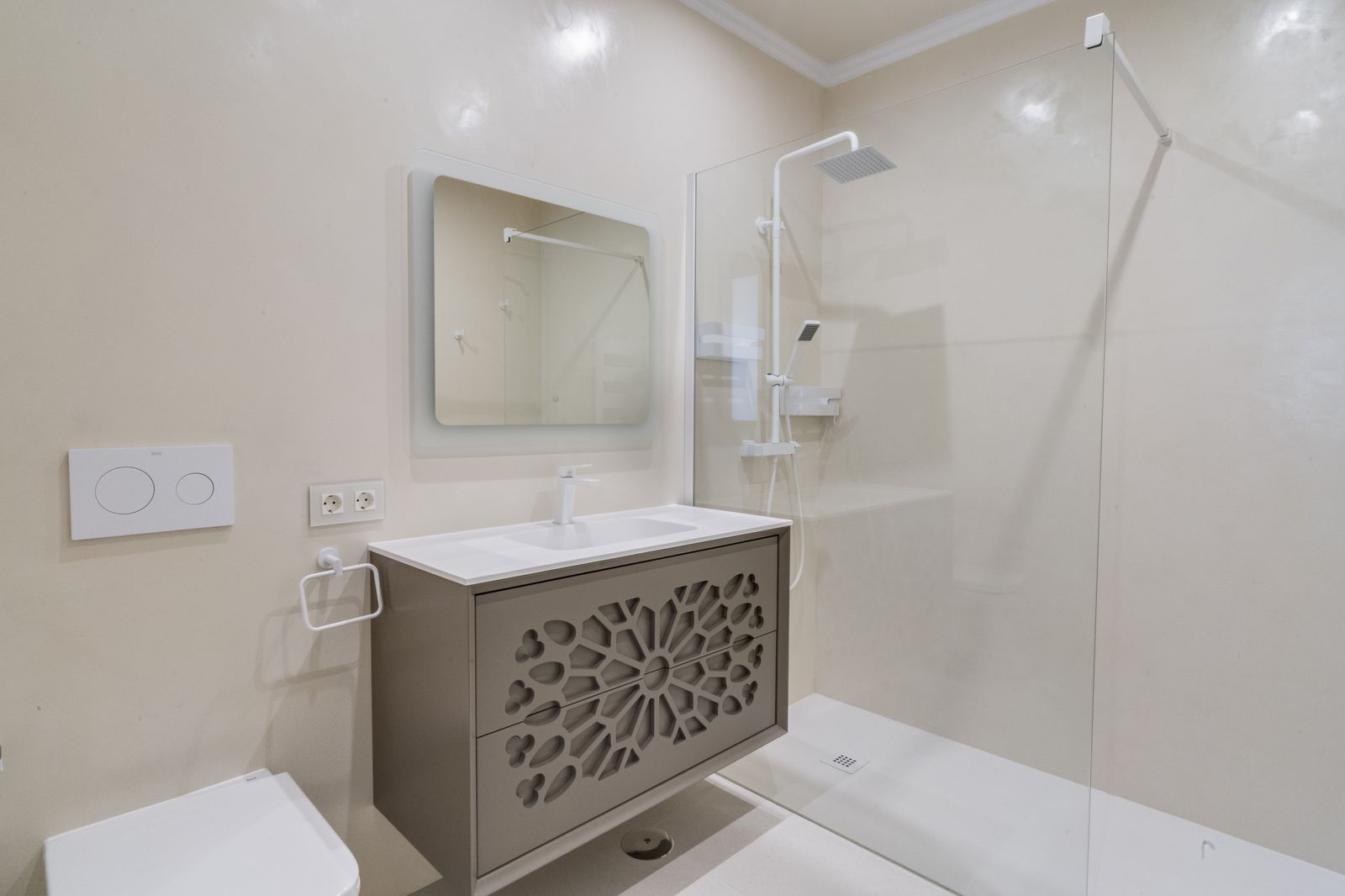 5-bedroom villa in Atalaya, Marbella – image 14