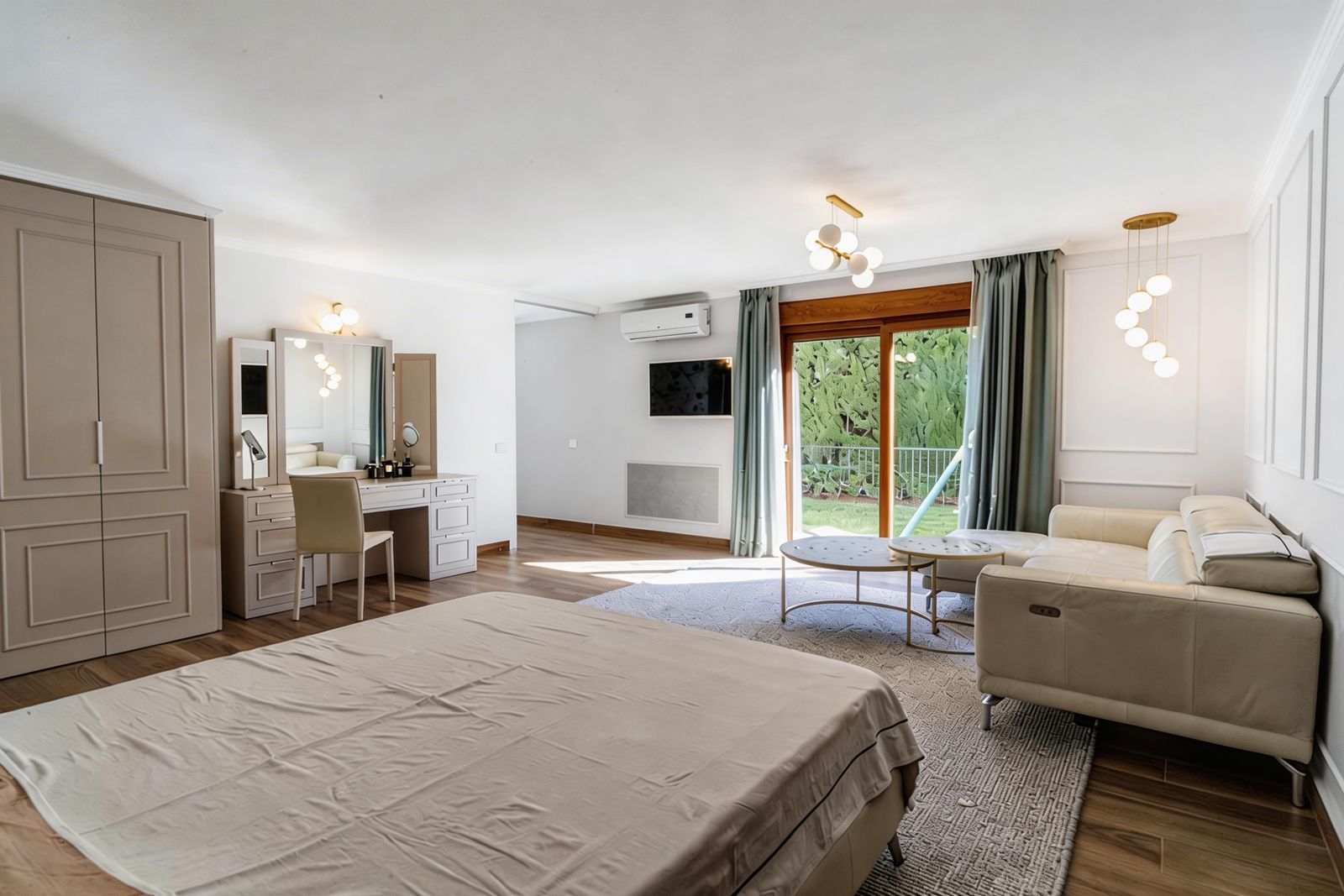 5-bedroom villa in Atalaya, Marbella – image 17