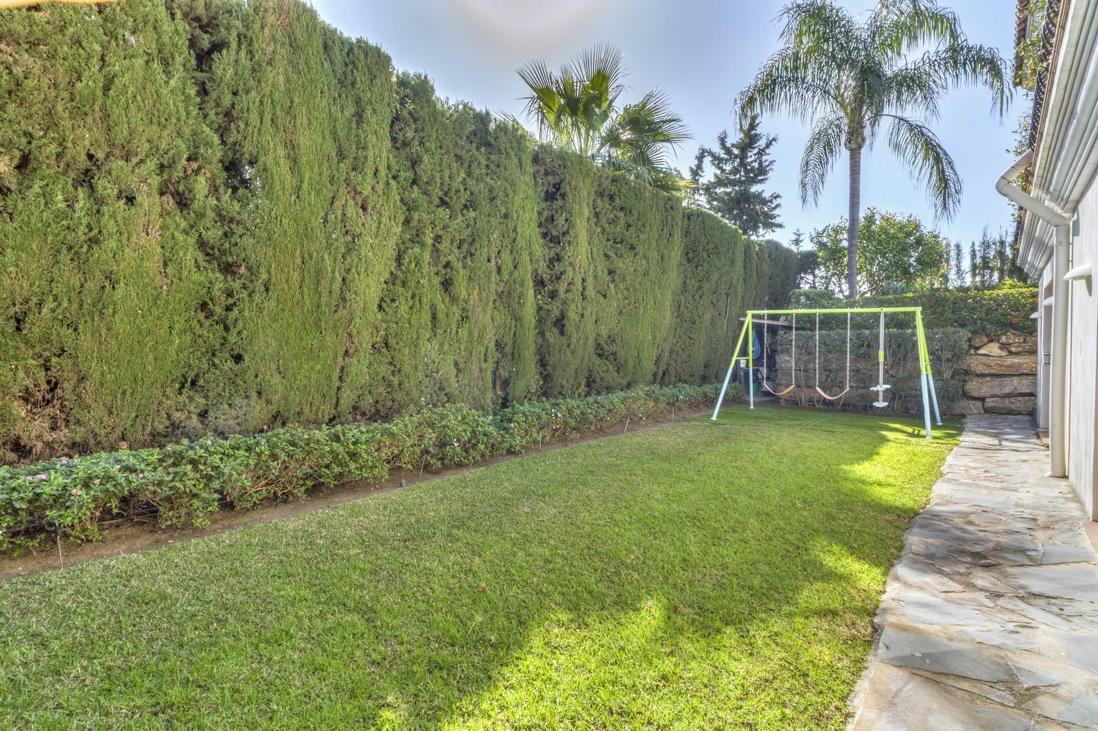 5-bedroom villa in Atalaya, Marbella – image 18