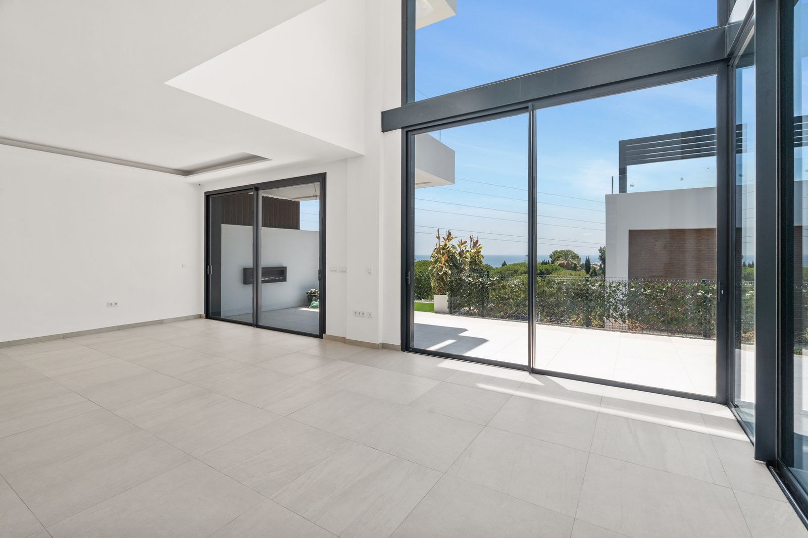 5-bedroom semi-detached house in Río Real, Marbella – image 1
