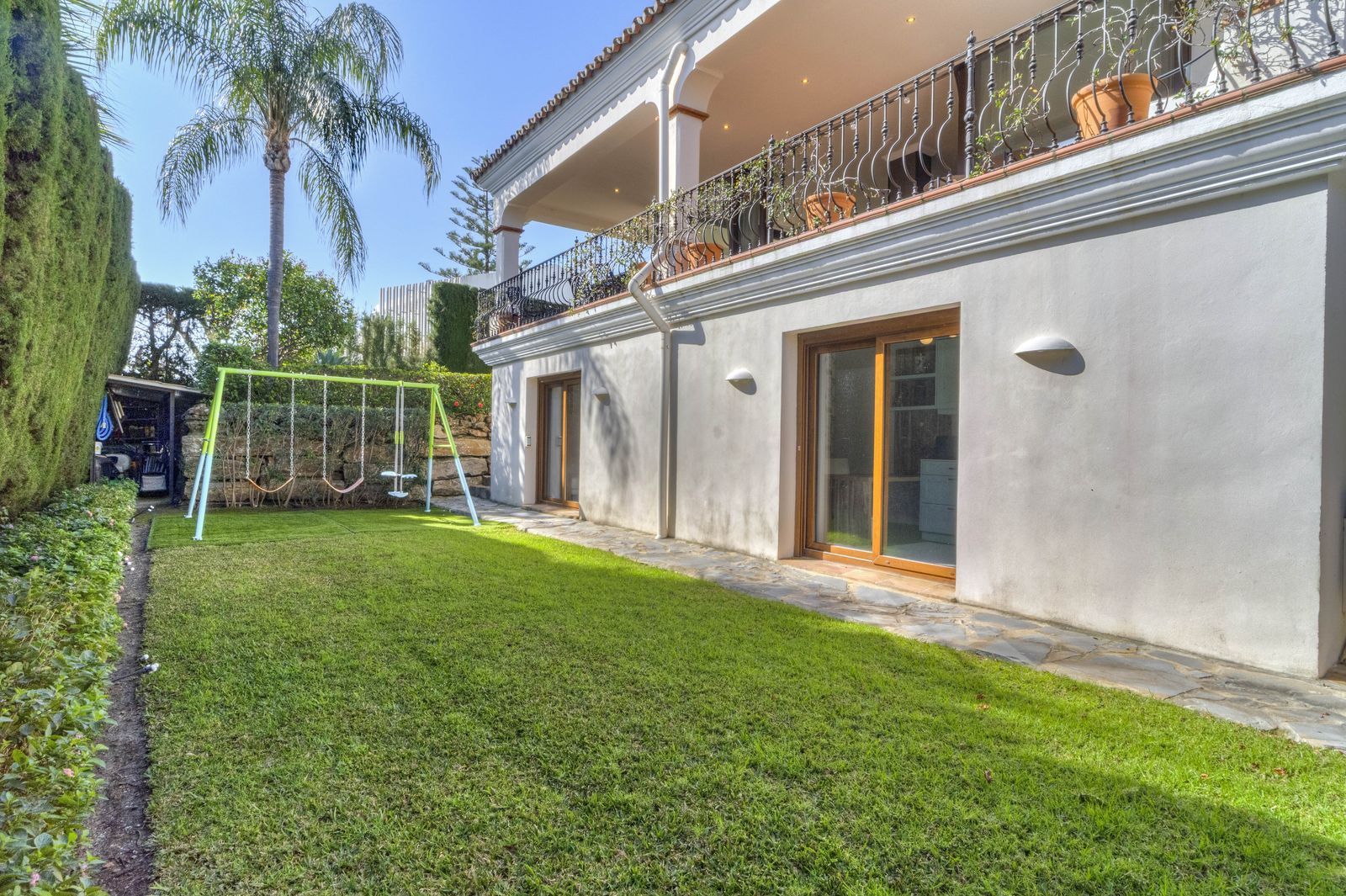 5-bedroom villa in Atalaya, Marbella – image 20