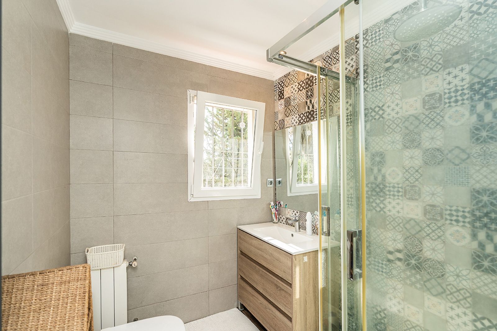 6-bedroom villa in Río Real, Marbella – image 21
