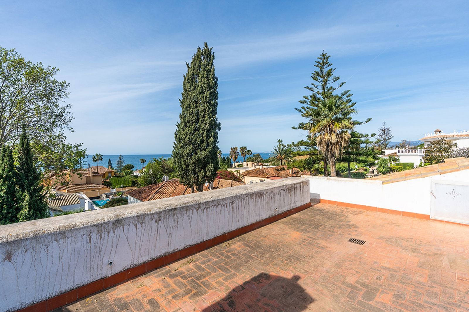6-bedroom villa in Río Real, Marbella – image 22