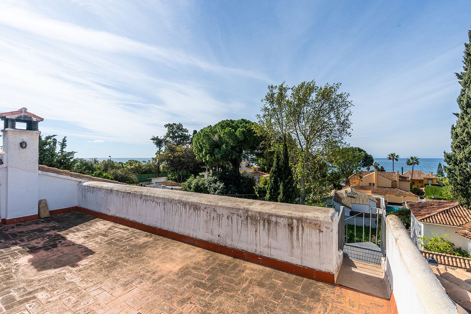 6-bedroom villa in Río Real, Marbella – image 23