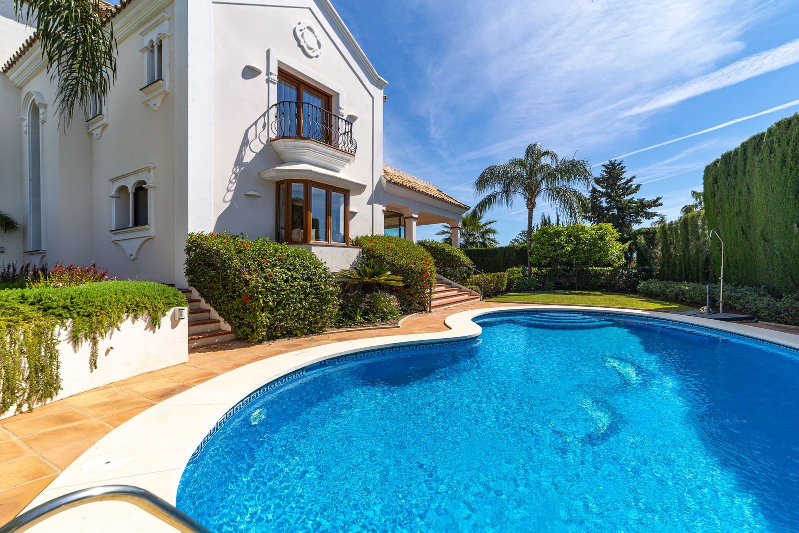 5-bedroom villa in Atalaya, Marbella – image 24