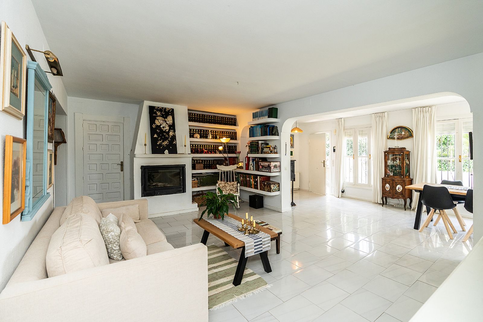6-bedroom villa in Río Real, Marbella – image 2