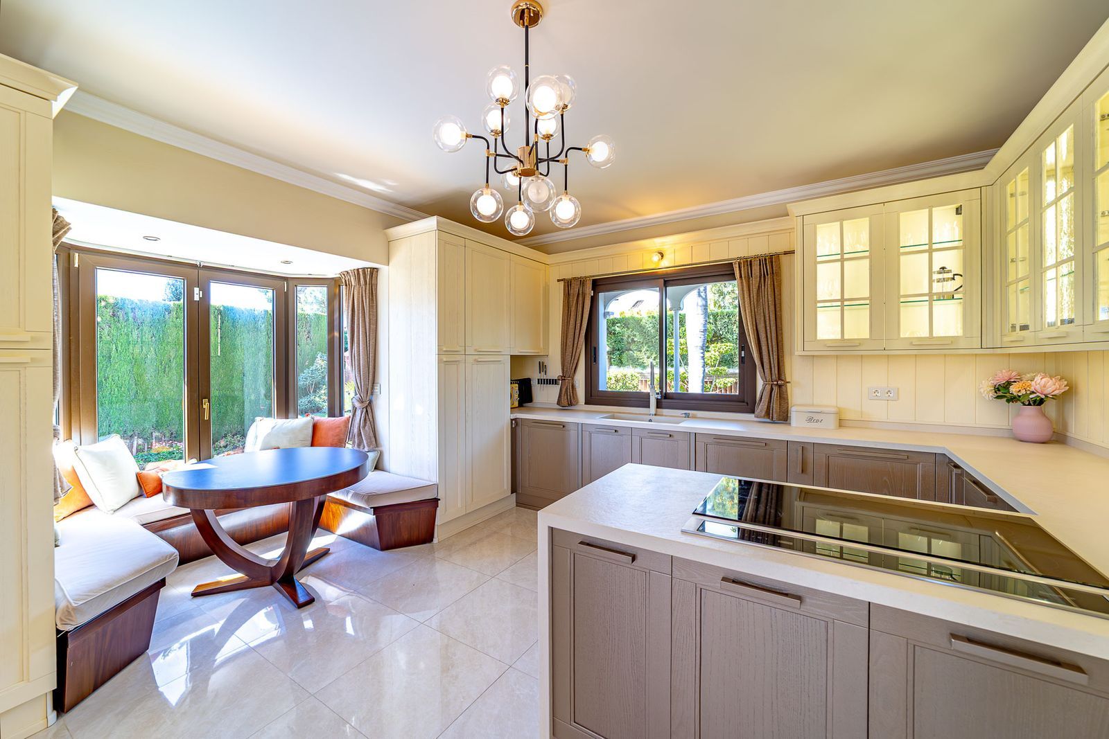 5-bedroom villa in Atalaya, Marbella – image 32