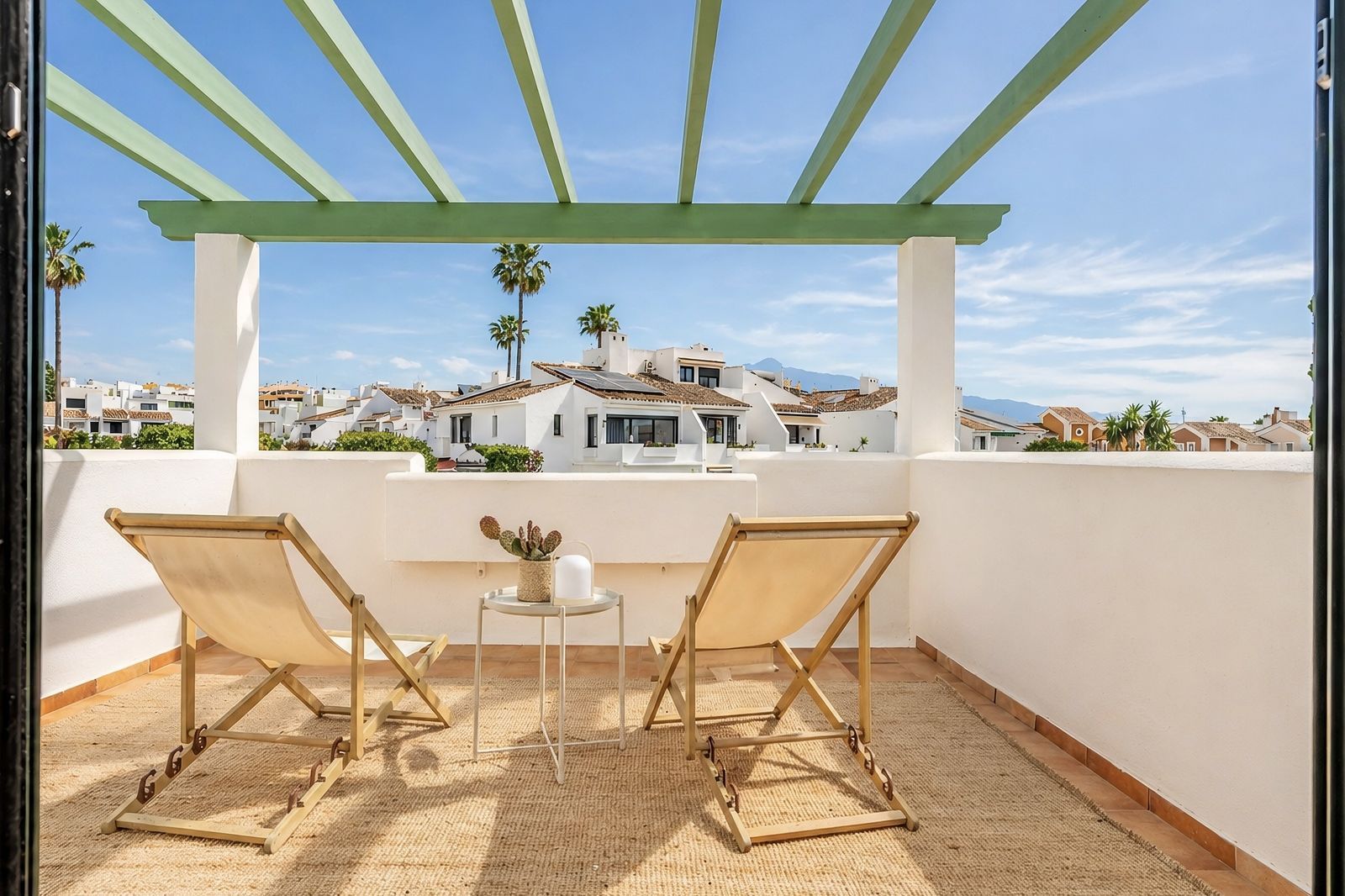 4-bedroom semi-detached villa in San Pedro de Alcántara, Marbella – image 32