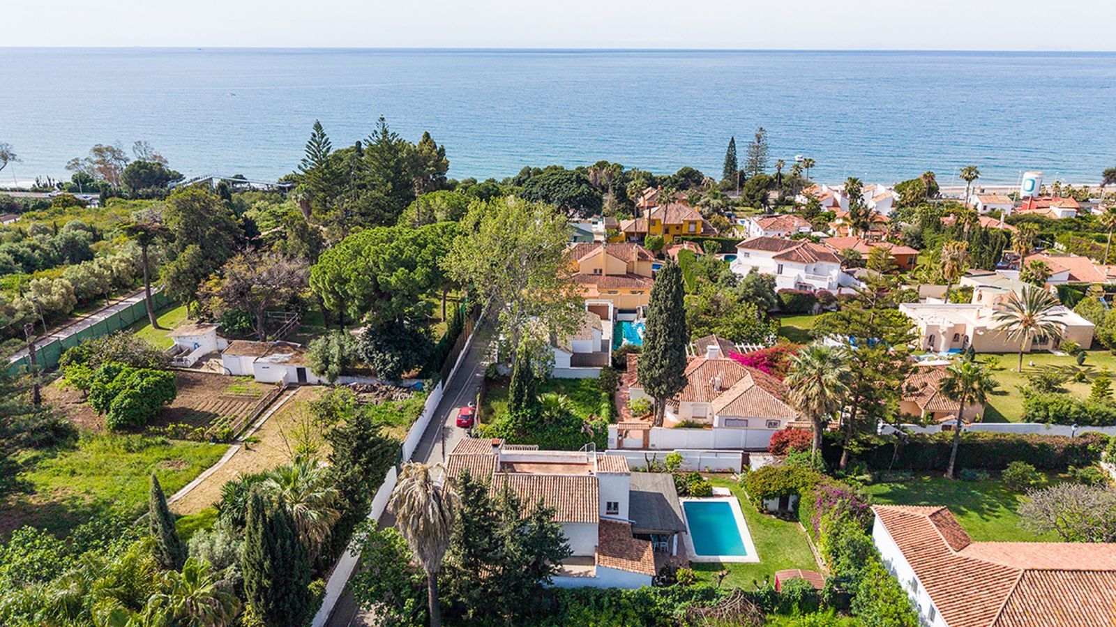 6-bedroom villa in Río Real, Marbella – image 33