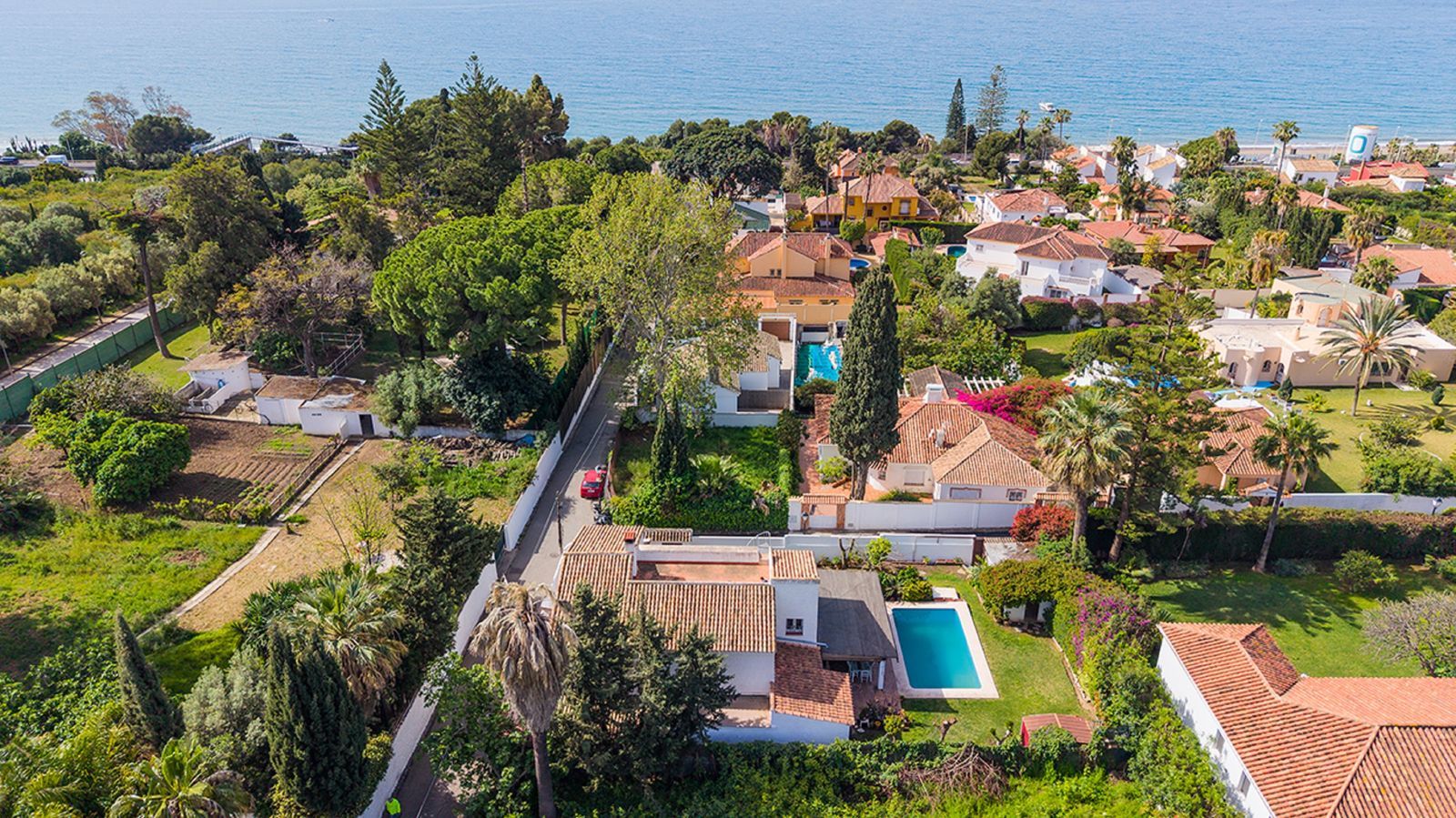 6-bedroom villa in Río Real, Marbella – image 34