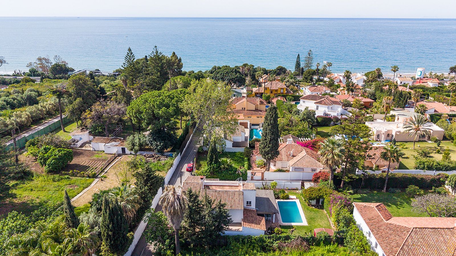 6-bedroom villa in Río Real, Marbella – image 35