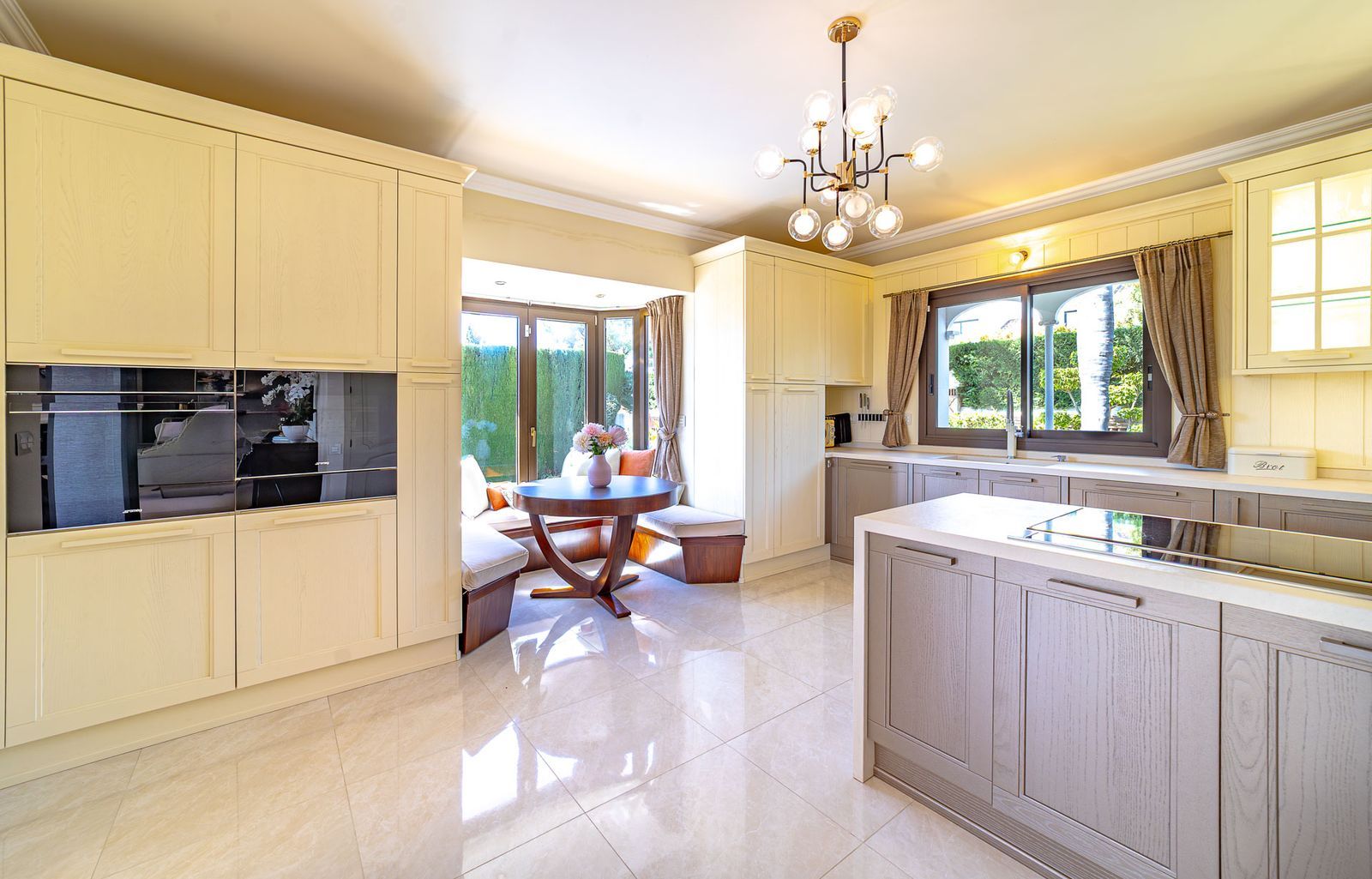 5-bedroom villa in Atalaya, Marbella – image 37