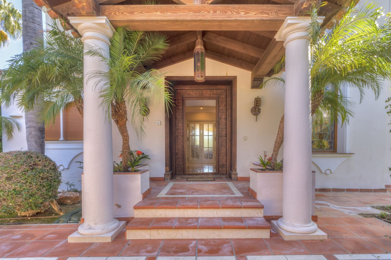 5-bedroom villa in Atalaya, Marbella – image 3
