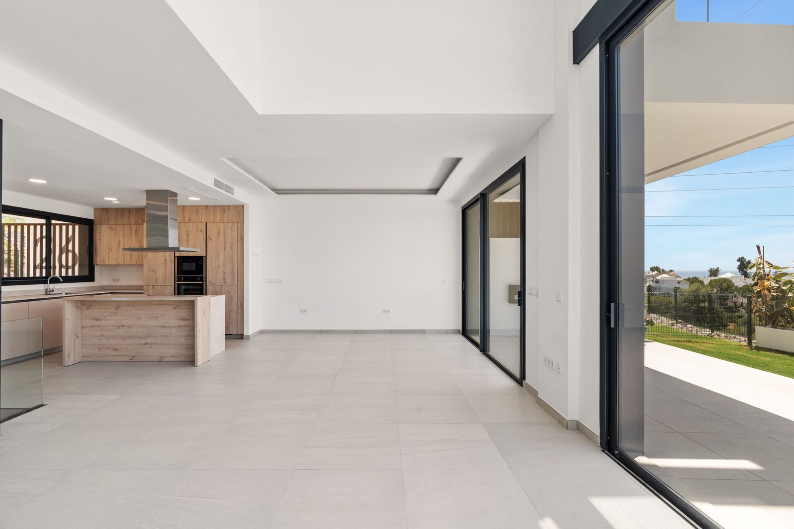 5-bedroom semi-detached house in Río Real, Marbella – image 3