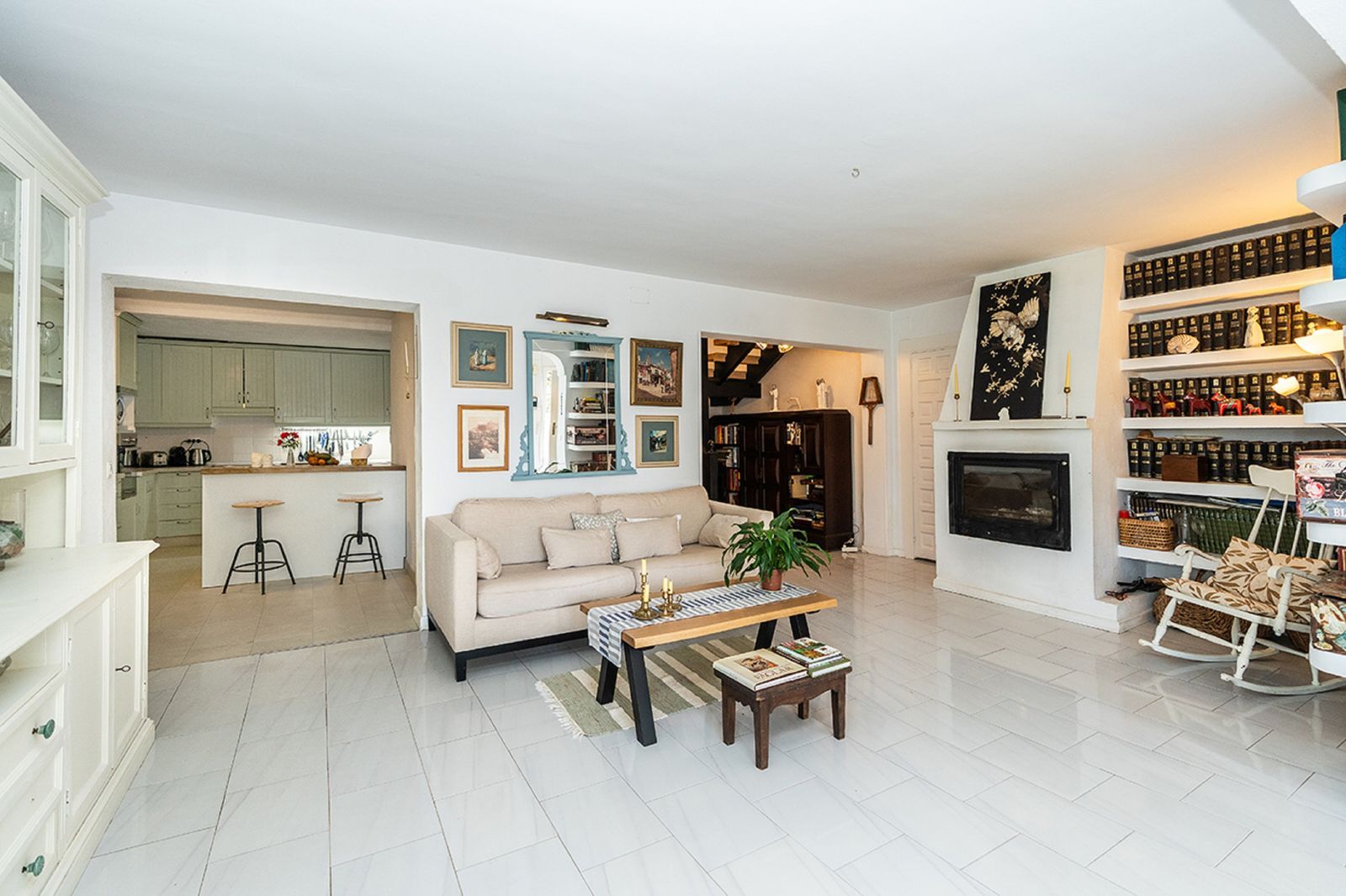 6-bedroom villa in Río Real, Marbella – image 3