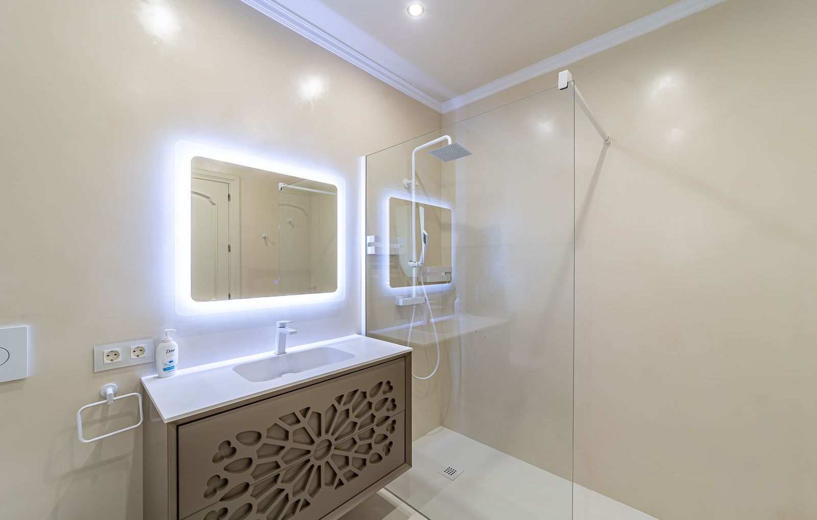 5-bedroom villa in Atalaya, Marbella – image 43