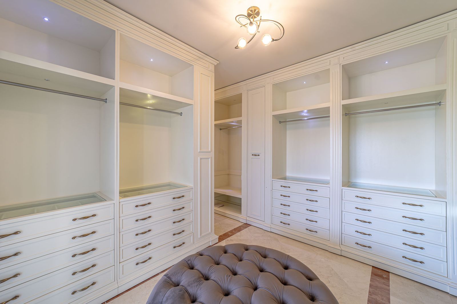 5-bedroom villa in Atalaya, Marbella – image 7