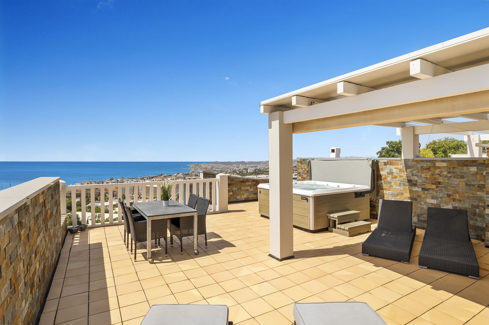2-bedroom Penthouse Duplex in Higueron