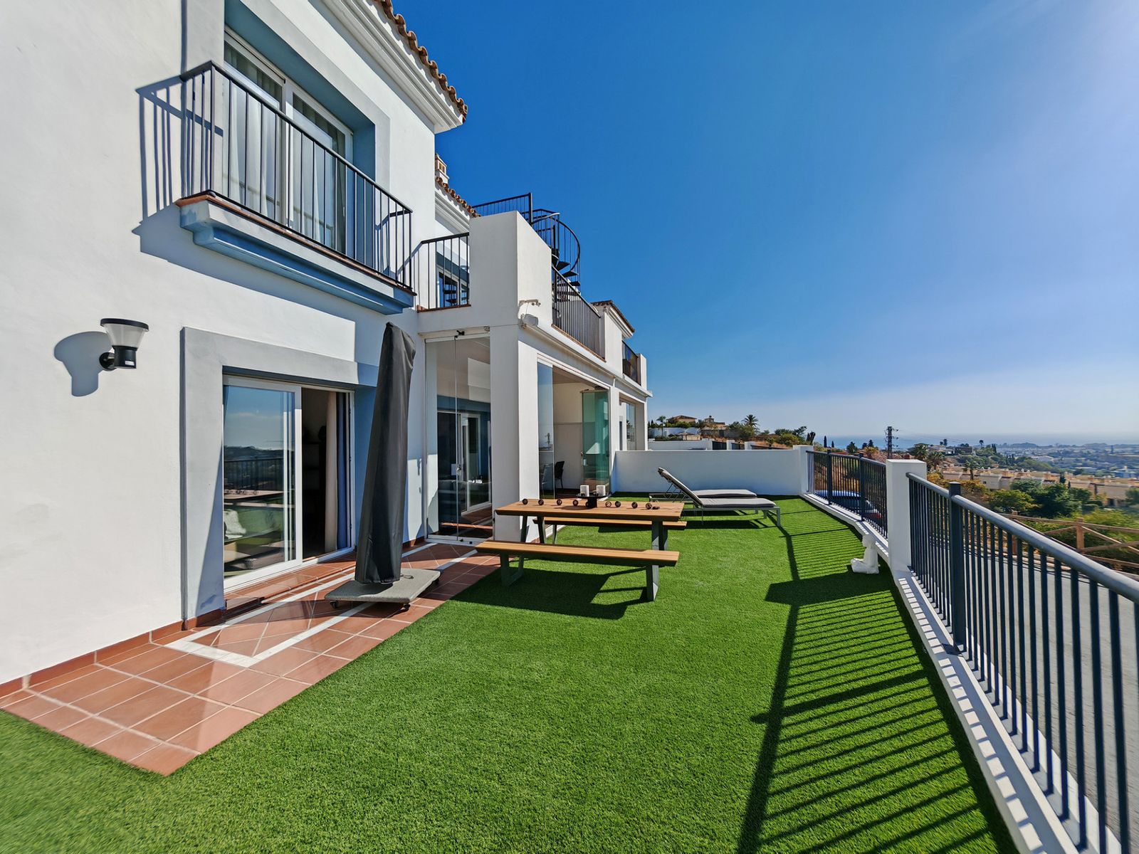 3-bedroom Ground Floor Apartment in Benahavís