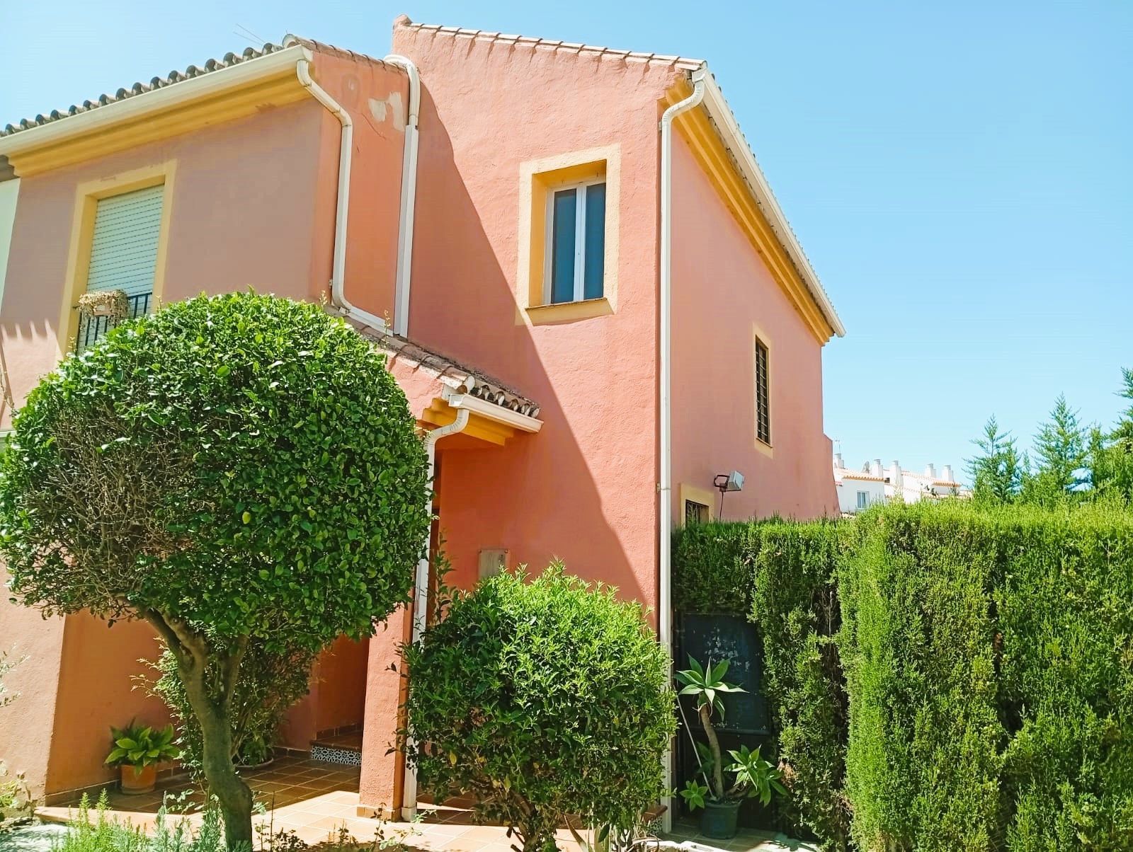 3-bedroom Semi-Detached House in Estepona
