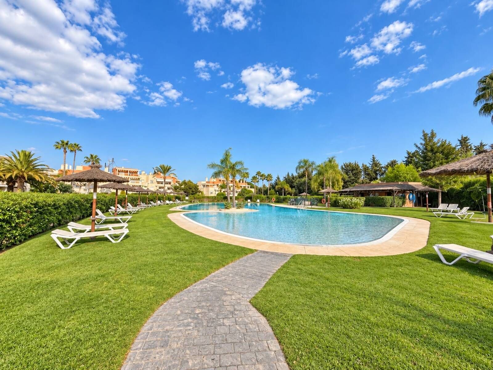 3-bedroom Apartment in Estepona