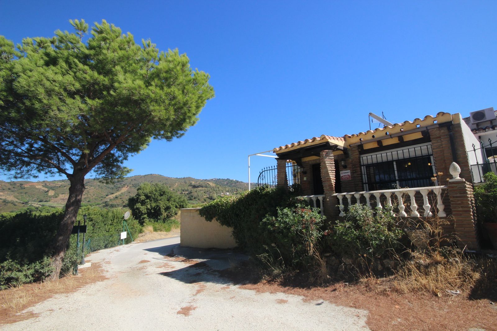 4-bedroom Semi-Detached House in Elviria