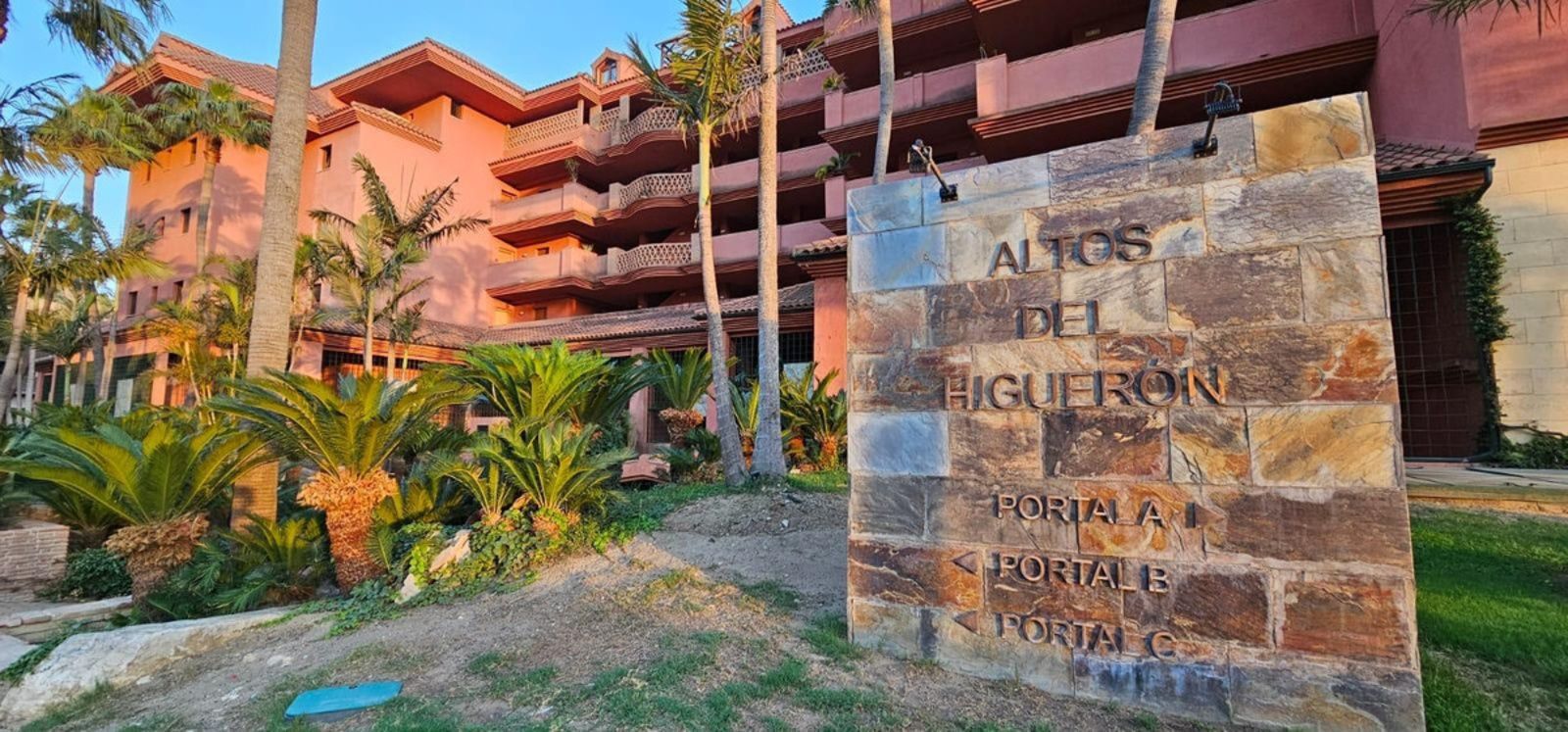 2-bedroom Apartment in Higueron