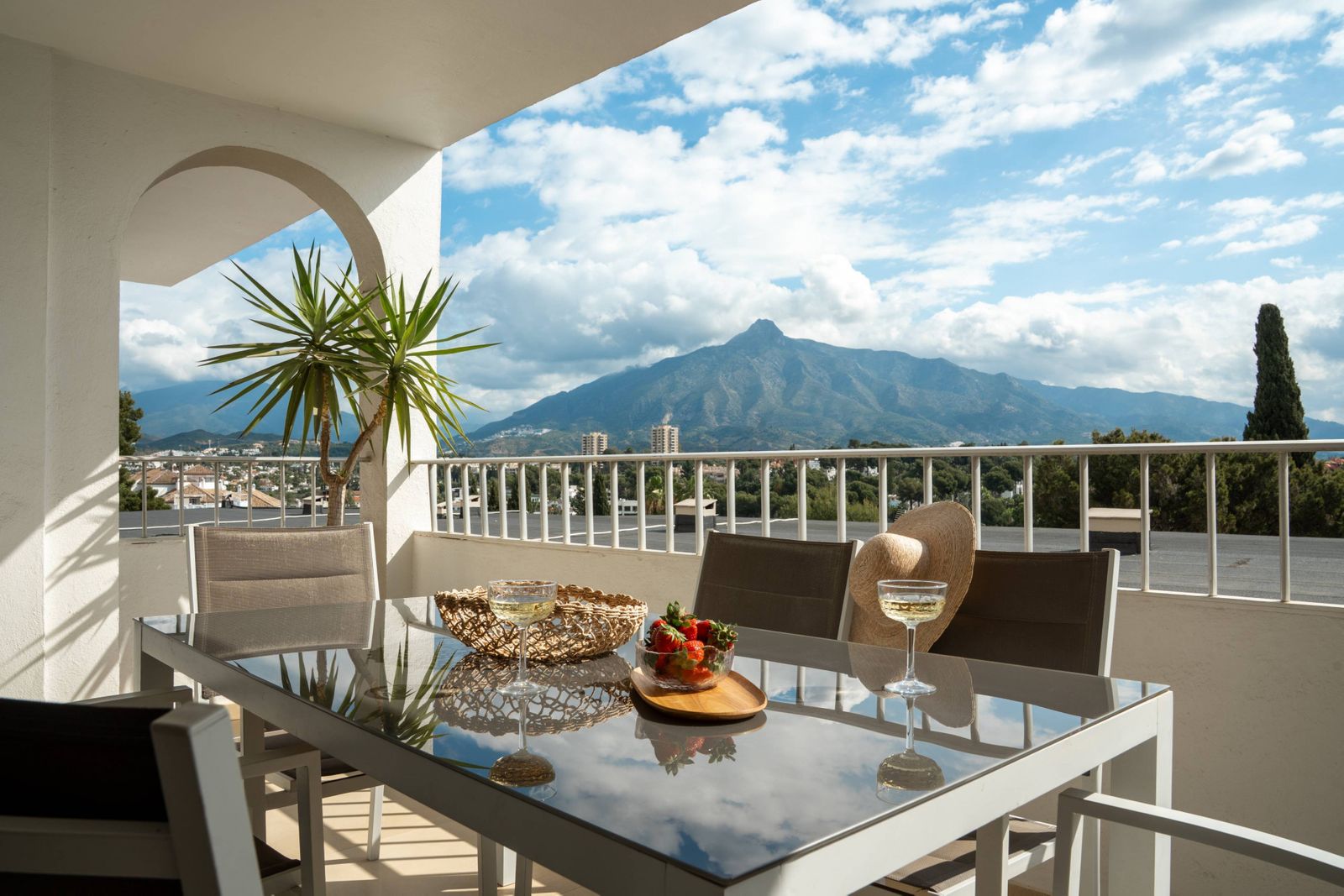 4-bedroom Apartment in Nueva Andalucia